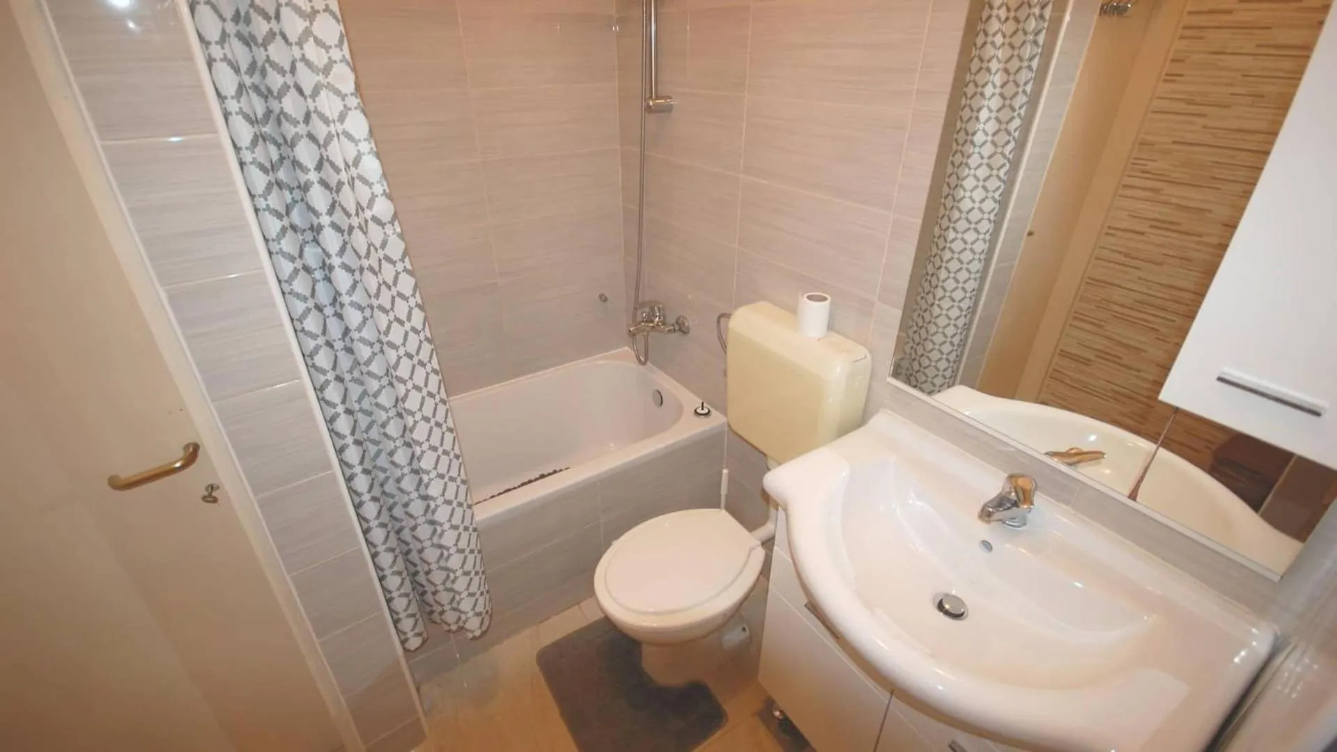 Apartments With A Parking Space Njivice, Krk - 21728 Croatia