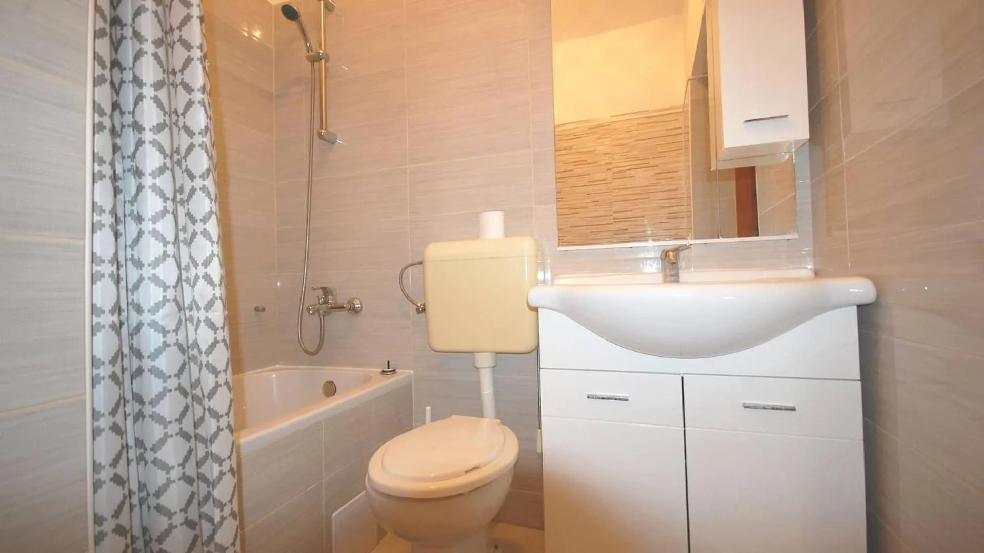 Apartments With A Parking Space Njivice, Krk - 21728  Njivice